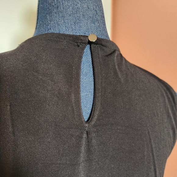 Banana Republic sleeveless blouse - Picture 5 of 9